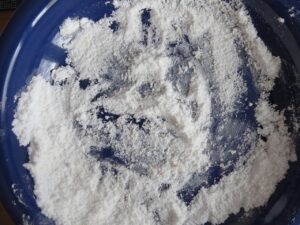 Bicarbonato utilizzato nel giardino per risolvere problemi di piante e terreno.